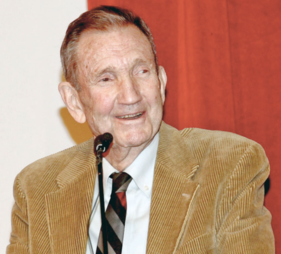 At gala dinner in New York, hundreds pay tribute to Ramsey Clark and International Action Center