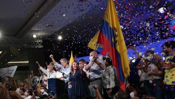 Guillermo Lasso in front of the podium (C) in Guayaquil, Ecuador, April 11, 2021.