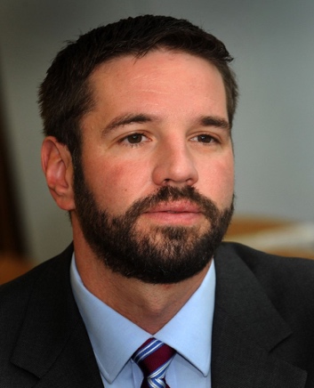 U.S. official resigns over war in Afghanistan