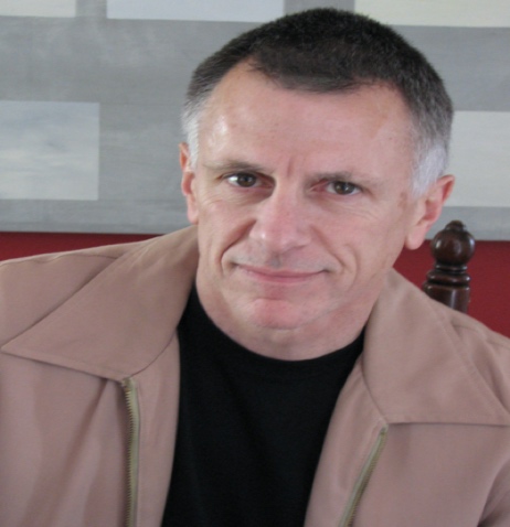 A person smiling for the camera

Description automatically generated with medium confidence
