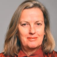 A person with long hair

Description automatically generated with low confidence