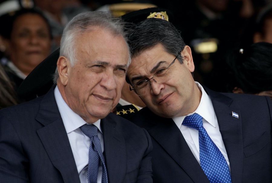 Honduran President Juan Orlando Hernandez (R) speaks to the president of the Congress Mauricio Oliva during a promotion ceremony for the members of armed forces in Tegucigalpa, Honduras February 16, 2018. REUTERS/Jorge Cabrera