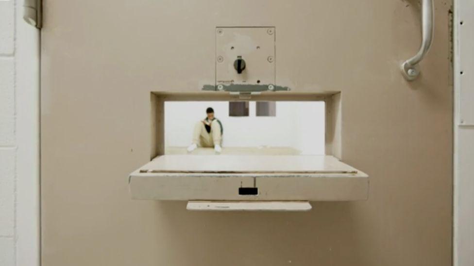 Solitary confinement: New York bans prison isolation over 15 days - BBC News