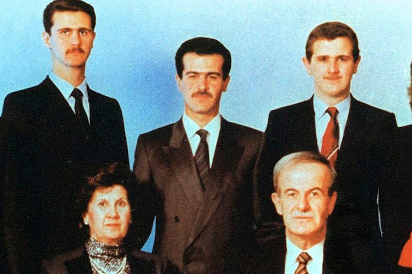 A group of people posing for a photo

Description automatically generated with medium confidence