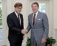 A couple of men shaking hands

Description automatically generated with medium confidence