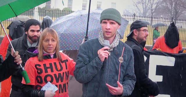 A group of people holding umbrellas

Description automatically generated with medium confidence
