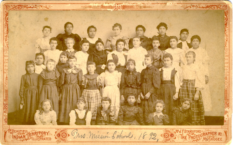 A group of people posing for a photo

Description automatically generated with medium confidence