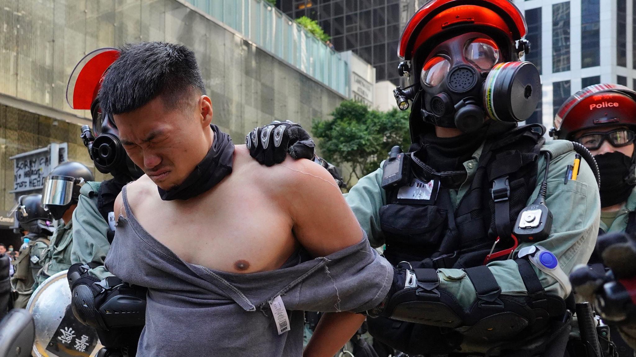 Hong Kong hit by fierce clashes after police shoot protester | Financial  Times