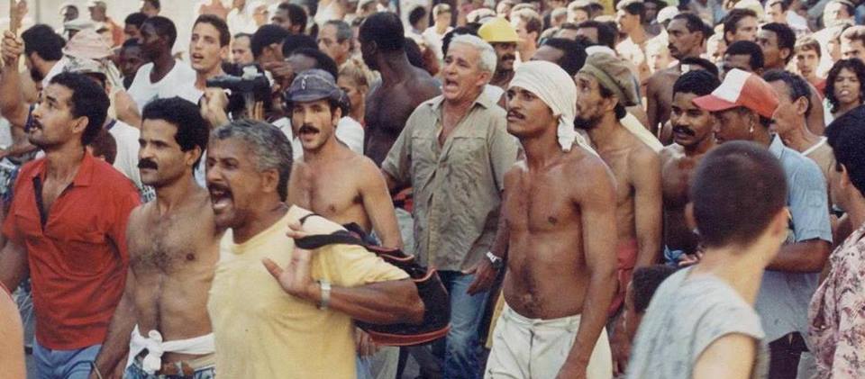 The Maleconazo Seen Through the Blinds / 14ymedio, Ignacio Varona –  Translating Cuba