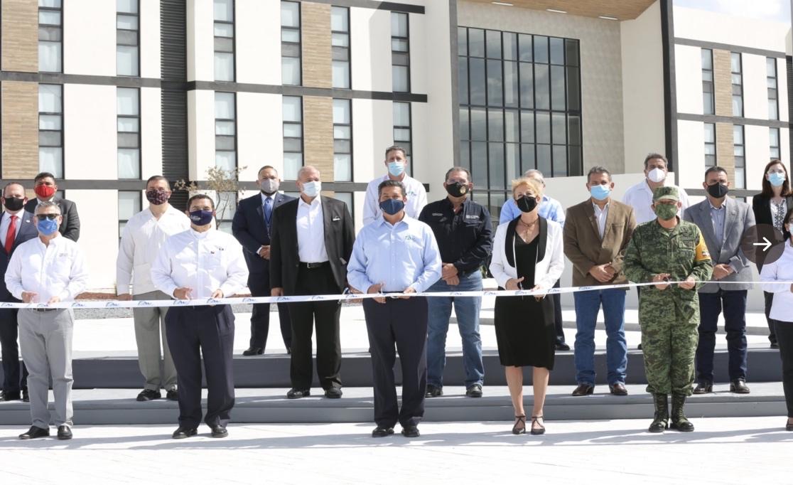 A group of people posing for a photo

Description automatically generated with medium confidence