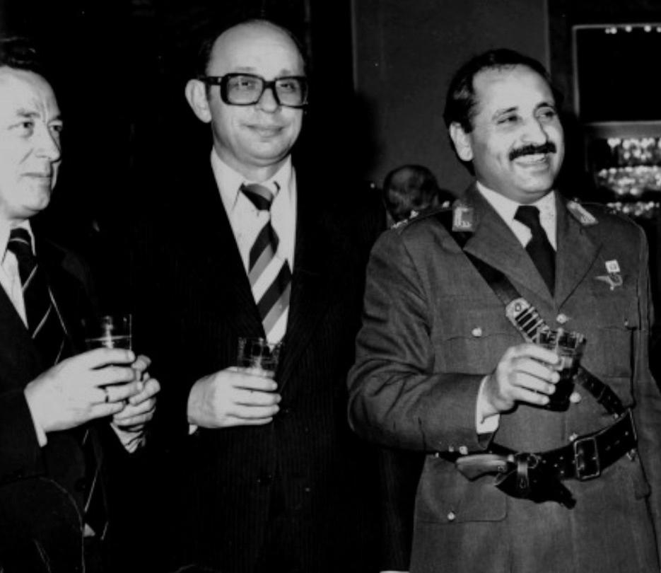 A group of men holding drinks
Description automatically generated with low confidence