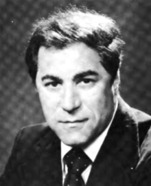 A person in a suit

Description automatically generated with medium confidence