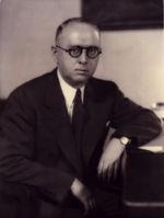 A person wearing glasses

Description automatically generated with low confidence