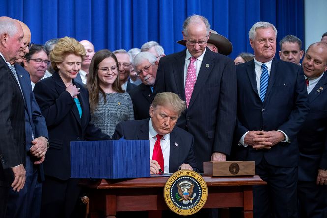 Donald Trump Signs the Nica Act to Pressure Ortega - Confidencial
