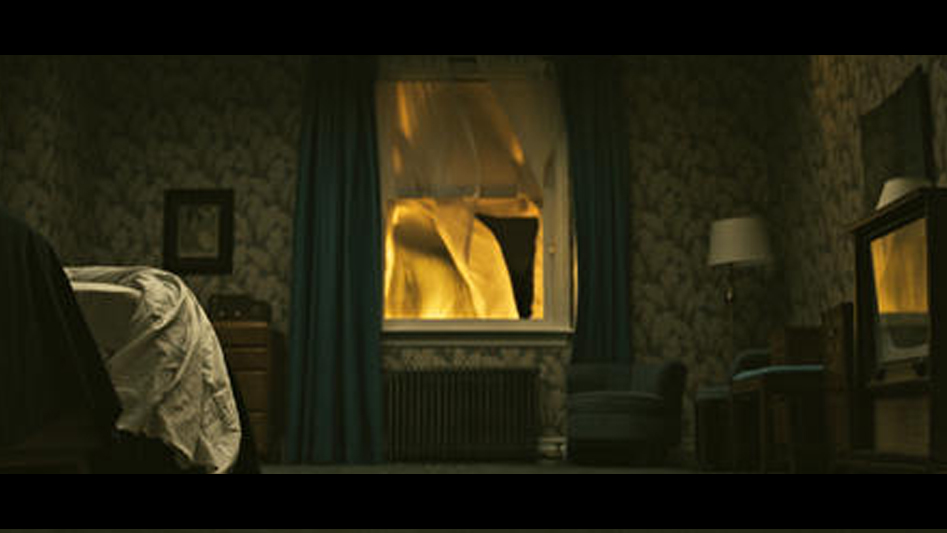 A picture containing indoor
Description automatically generated
