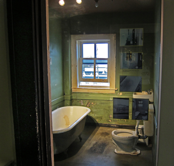 Martin Luther King Jr. was assassinated from this bathroom in Bessie  Brewer's Boarding House photo - Richard photos at pbase.com