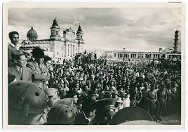 A crowd of people in front of a building

Description automatically generated with low confidence