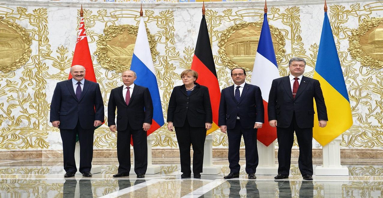 A group of men in suits holding flags

Description automatically generated with medium confidence