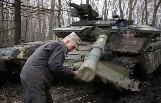 “Expect Escalation of Conflict in Donbass and Ukraine Soon,” Says Foreign Correspondent