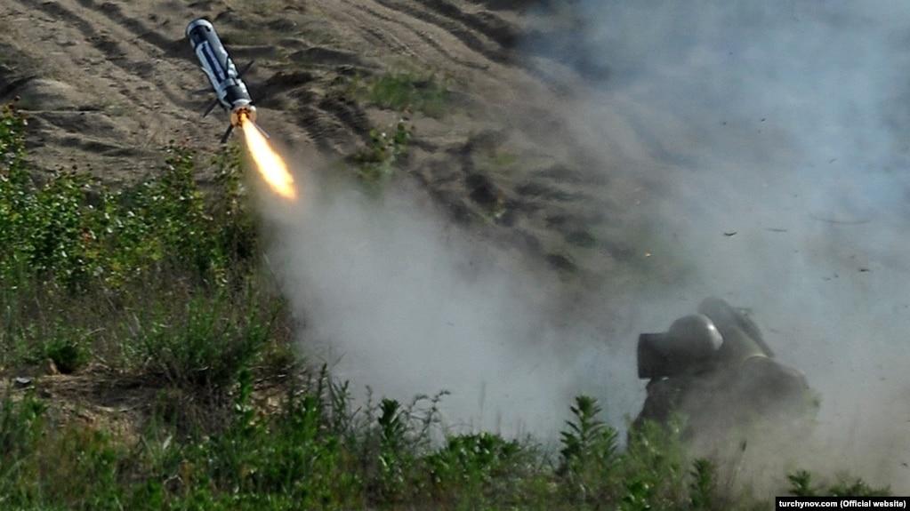 Ukrainian servicemen launch a missile while testing the U.S. Javelin anti-tank missile system at a shooting range in Ukraine. (file photo)