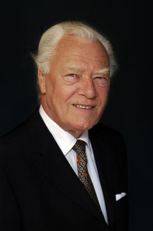 A person in a suit smiling

Description automatically generated with low confidence