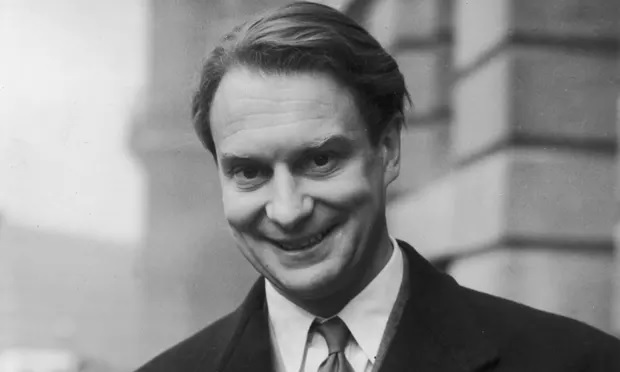 A person smiling for the camera

Description automatically generated with medium confidence