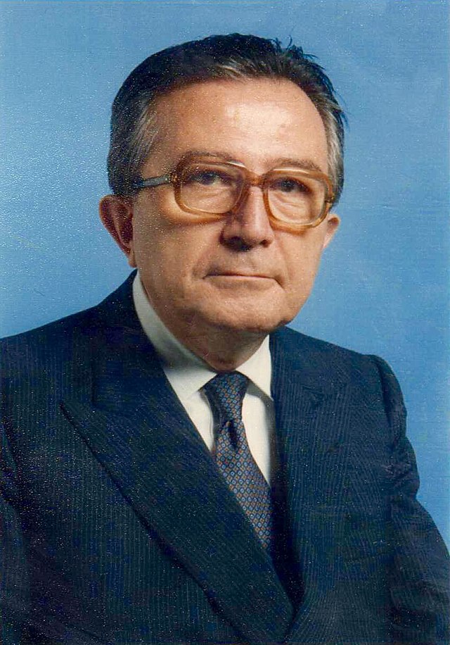 A person wearing glasses and a suit

Description automatically generated with medium confidence