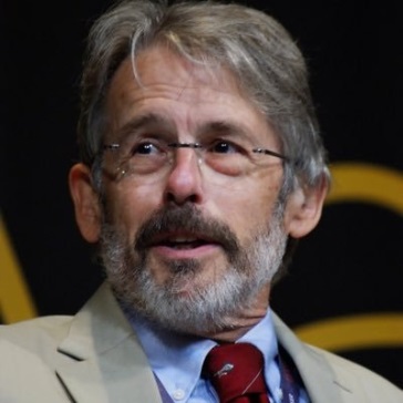A person with a beard and glasses
Description automatically generated with low confidence