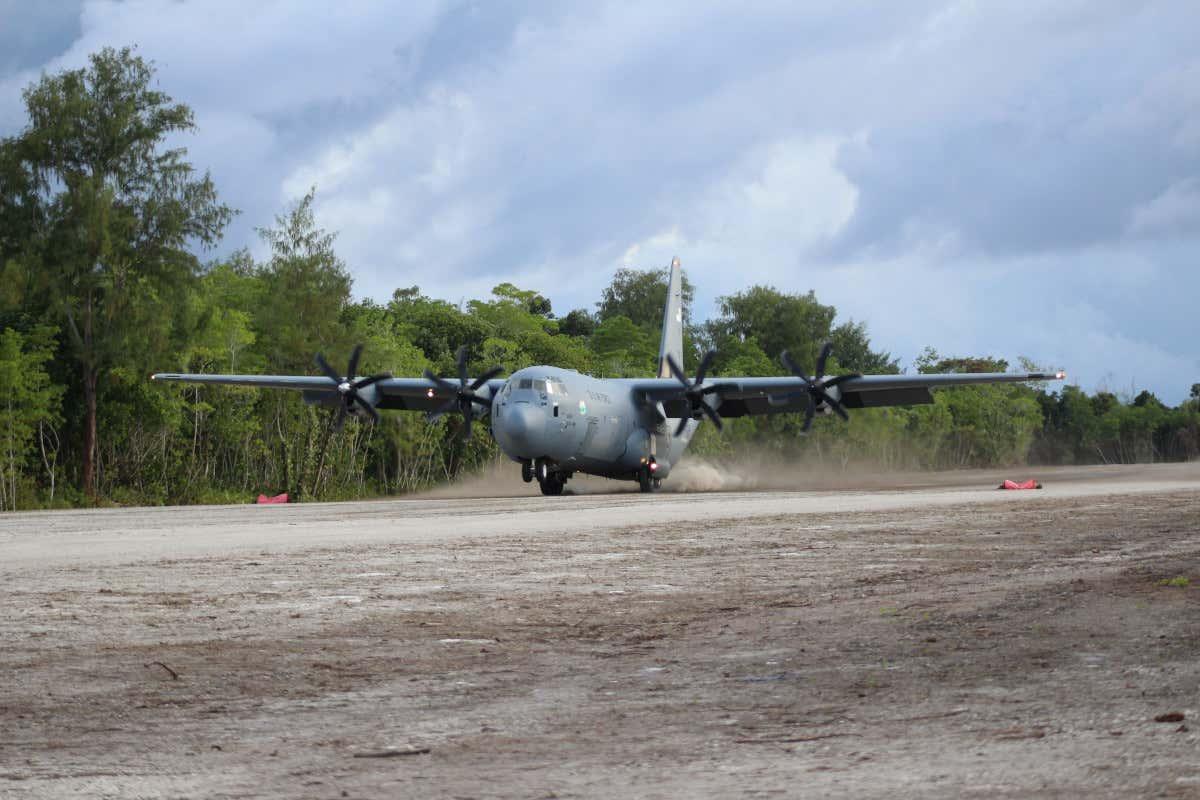A plane on the runway
Description automatically generated with low confidence