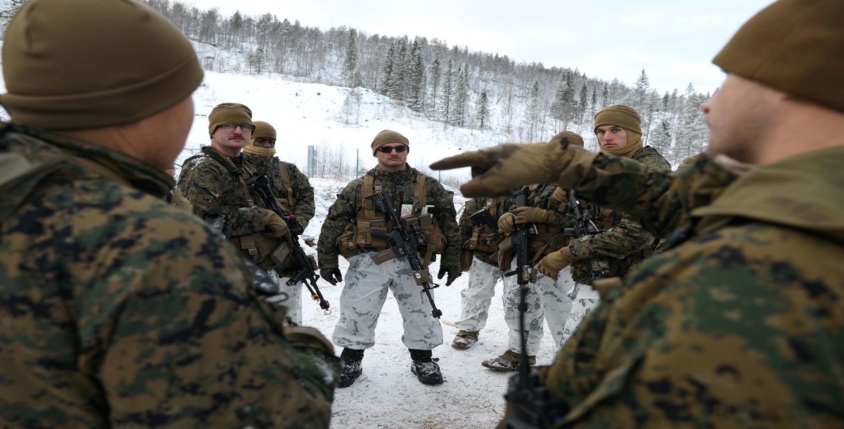 U.S. marines from Fox Company, 2nd Battalion, 6th Marine Regiment, part of Marine Rotational Force - Europe take part in "Reindeer 2", a Norwegian-U.S. military drill in Setermoen, Norway, October 29, 2019. REUTERS/Stoyan Nenov/File Photo