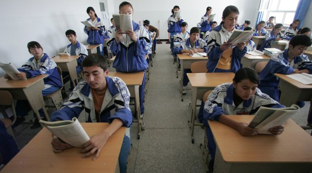 A group of students in a classroom

Description automatically generated with medium confidence