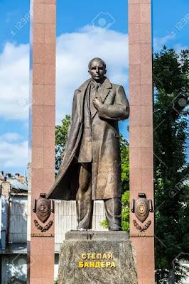 A statue of a person

Description automatically generated with medium confidence