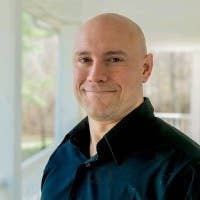 A person smiling for the camera

Description automatically generated with medium confidence