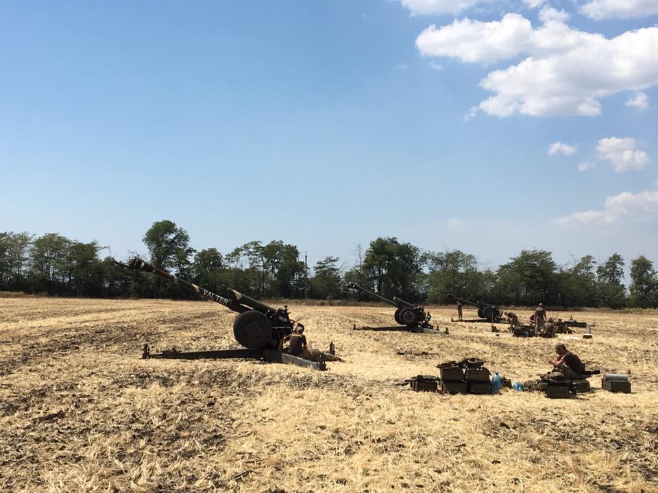 A picture containing sky, outdoor, ground, field

Description automatically generated