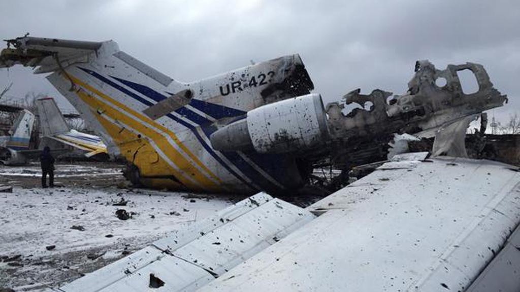 A picture containing sky, outdoor, snow, plane

Description automatically generated