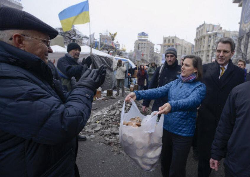 Russia cries foul over Western embrace of Ukraine's demonstrators -  CSMonitor.com
