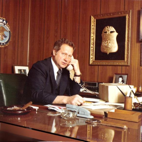 Ted Gunderson - Wikipedia