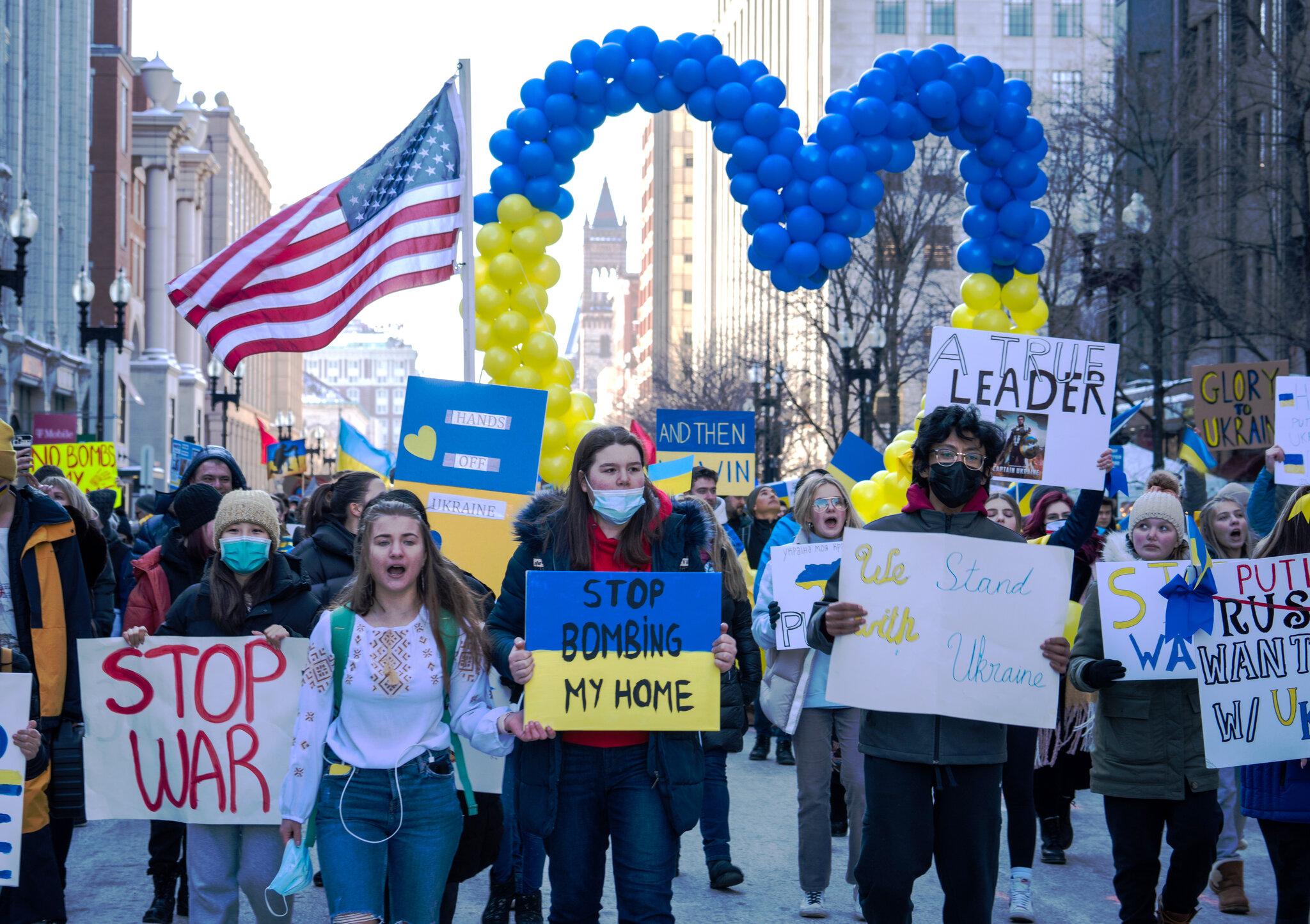 Thousands in the U.S. Rally in Support of Ukraine - The New York Times