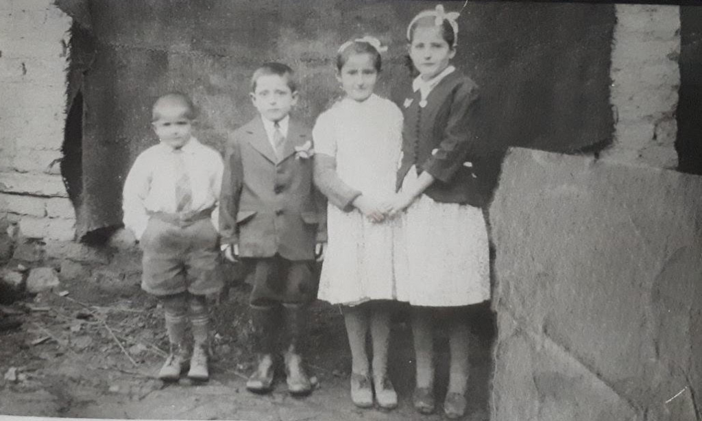 A group of children posing for a photo Description automatically generated