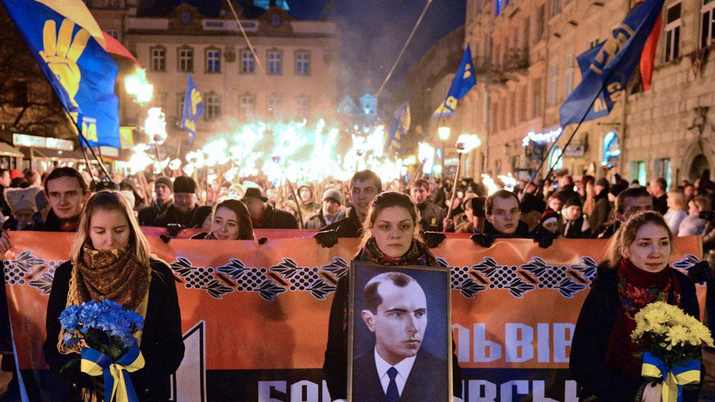 How the far-right took top posts in Ukraine's power vacuum – Channel 4 News