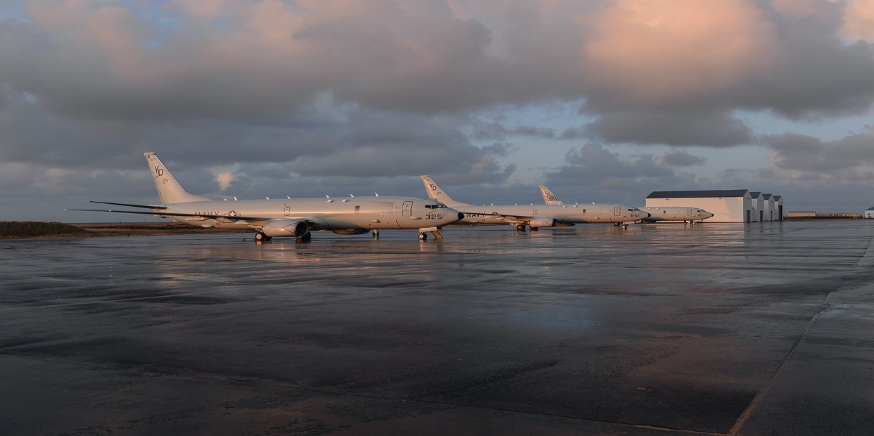 A couple of airplanes on a runway

Description automatically generated with low confidence