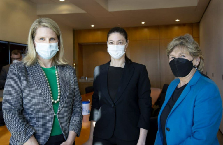 A group of people wearing masks

Description automatically generated with medium confidence