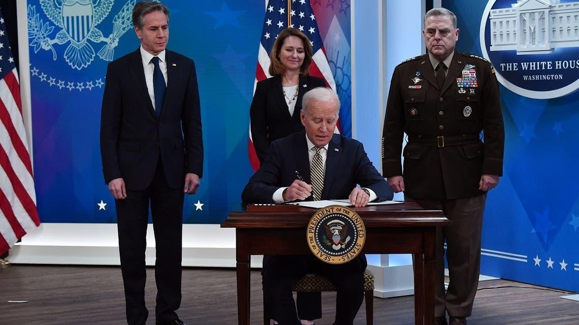 Biden announces $800 mln in new Ukraine aid, includes anti-aircraft weapons,  drones | Al Arabiya English