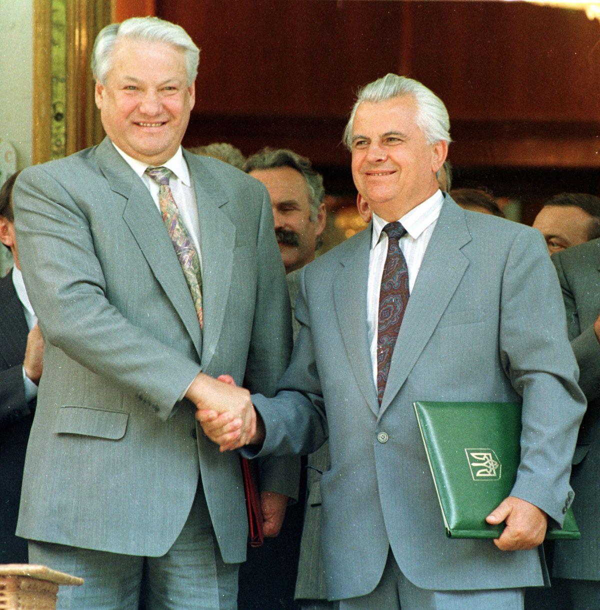 FILE - President Boris Yeltsin, left, shakes hands with Ukrainian President Leonid Kravchuk during his visit to Ukraine, Yalta, Aug. 3, 1992. Kravchuk, who led Ukraine to independence amid the collapse of the Soviet Union and served as its first president, has died, a Ukrainian official said Tuesday, May 10, 2022. He was 88.  (Efrem Lukatsky)