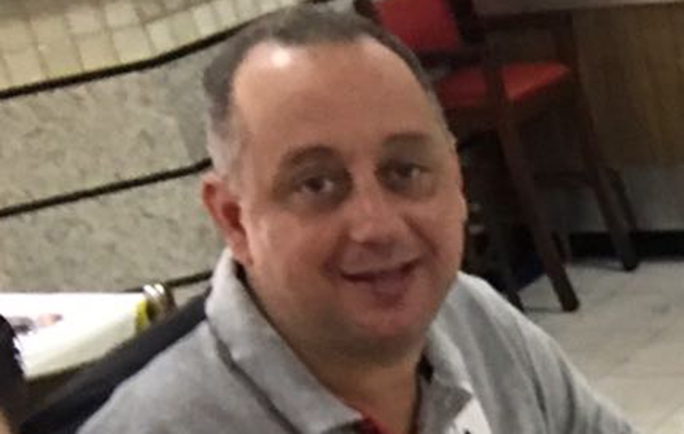 A person smiling for the camera

Description automatically generated with medium confidence