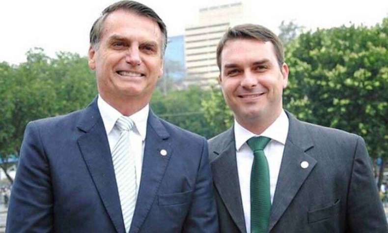 Flávio: Bolsonaro não vai mudar política de preços da Petrobras - Politica  - Estado de Minas