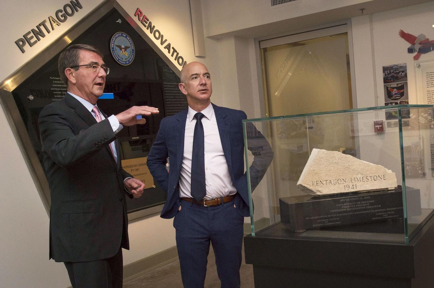 jeff bezos-ash carter-pentagon tour