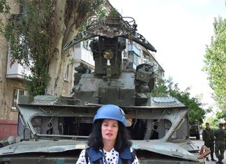 Russians Welcomed as Liberators in Many Eastern Ukrainian Cities Contrary to Western Media Depictions