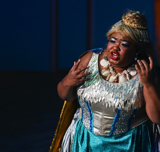 Colombian soprano breaking opera 'molds'