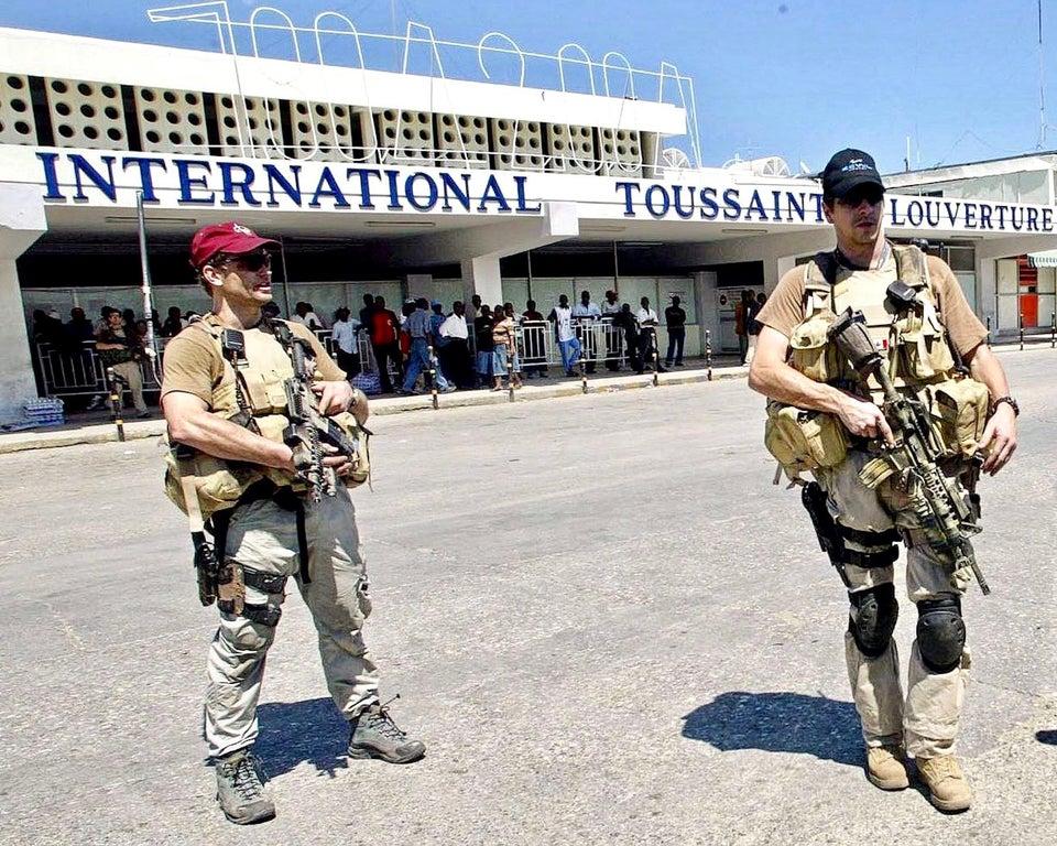 r/MilitaryPorn - Canada’s JTF 2 guarding the airport at Port-au-Prince, Haiti where a special Canadian Air Force flight will return Canadian citizens home. Angry mobs rampaged through the Haitian capital after President Jean Bertrand Aristide fled the country. February 29, 2004 [1800×1440]